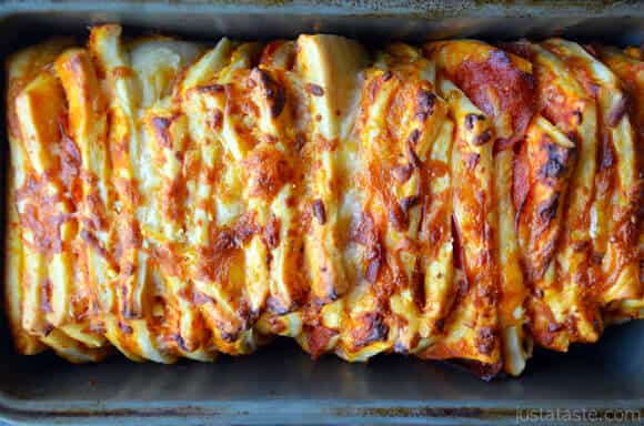 Pepperoni Pizza Pull-Apart Bread in Pan