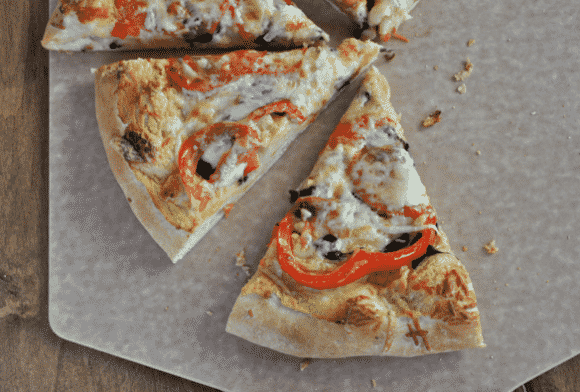 Veggie Pizza with Garlic Hummus