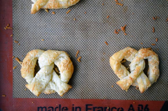 Cheesy Puff Pastry Pretzels