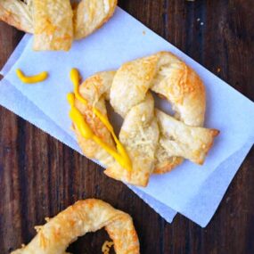 Cheesy Puff Pastry Pretzels