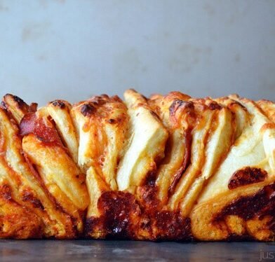 FRIDAY: Pepperoni Pizza Pull-Apart Bread