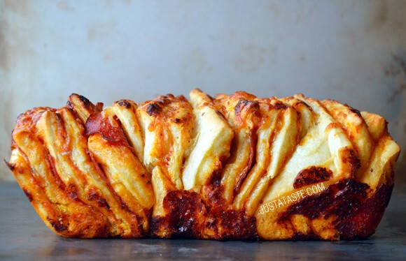 Pepperoni Pizza Pull-Apart Bread Recipe