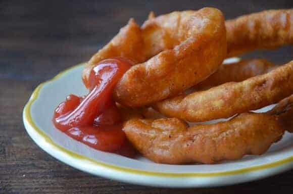 Beer-Battered Onion Rings with Ketchup