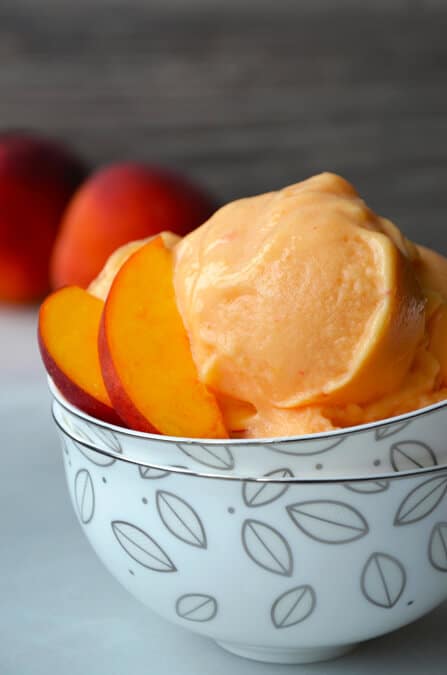 5-Minute Healthy Peach Frozen Yogurt