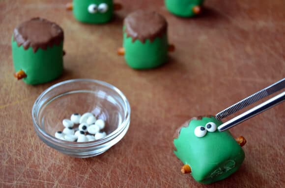 Frankenstein Marshmallow Pops from justataste.com #halloween