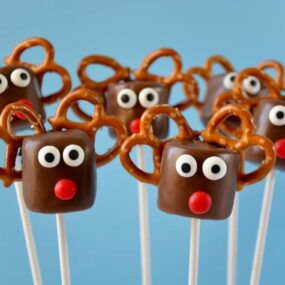 Chocolate Reindeer Marshmallow Pops Recipe