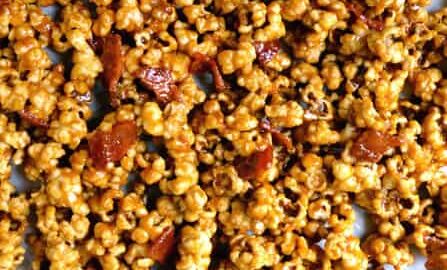 Homemade Caramel Popcorn with Bacon #recipe