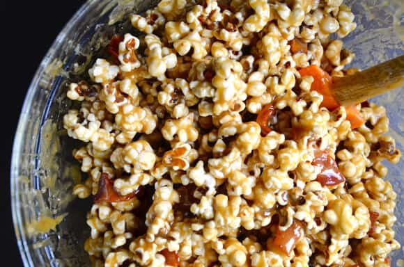 Homemade Caramel Popcorn with Bacon #recipe