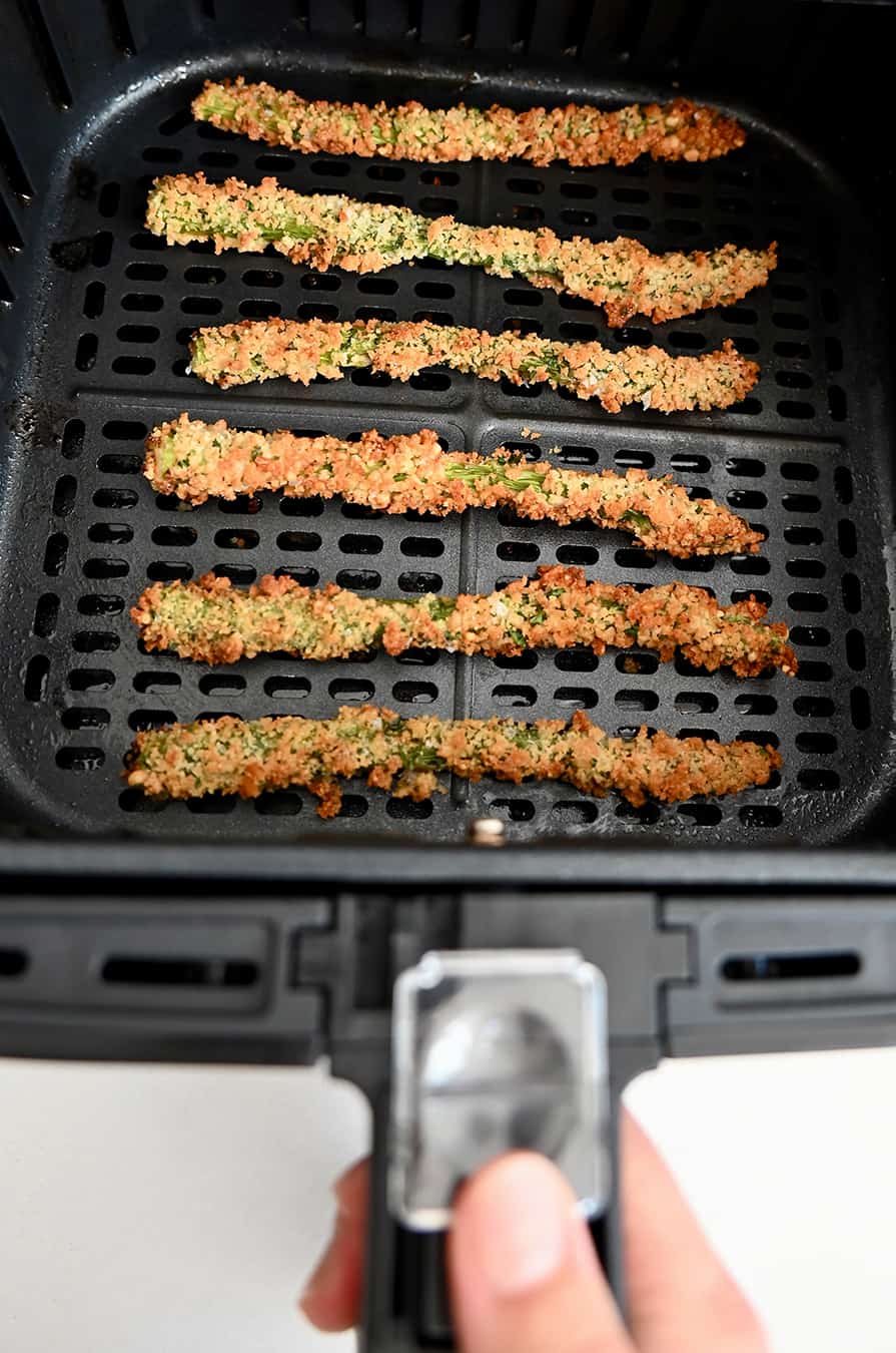 Air fryer asparagus in an air fryer basket