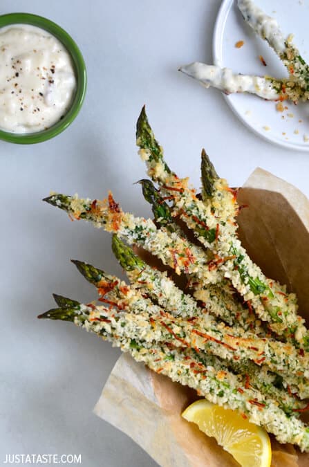 Baked Asparagus Fries with Roasted Garlic Aioli #recipe