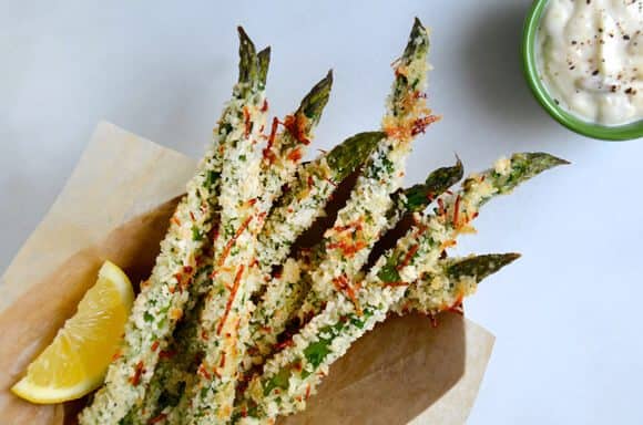 Baked Asparagus Fries with Roasted Garlic Aioli #recipe