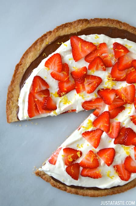 Strawberry-Mascarpone Dessert Pizza #recipe