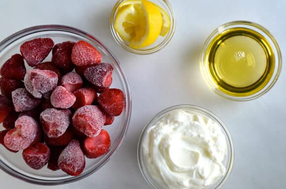 5-Minute Healthy Strawberry Frozen Yogurt #recipe