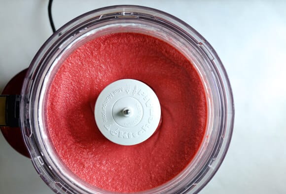 5-Minute Healthy Strawberry Frozen Yogurt #recipe
