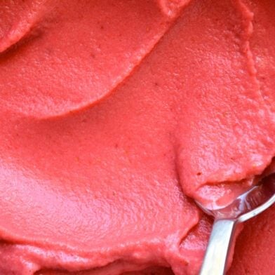 SWEET TREAT: 5-Minute Healthy Strawberry Frozen Yogurt