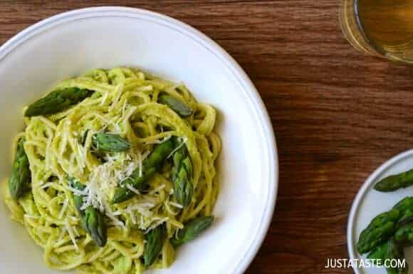 Asparagus Recipes: Cheesy Asparagus Pesto Pasta #recipe