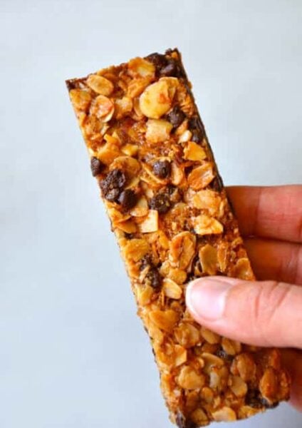 Easy Homemade Chocolate Chip Granola Bars #recipe