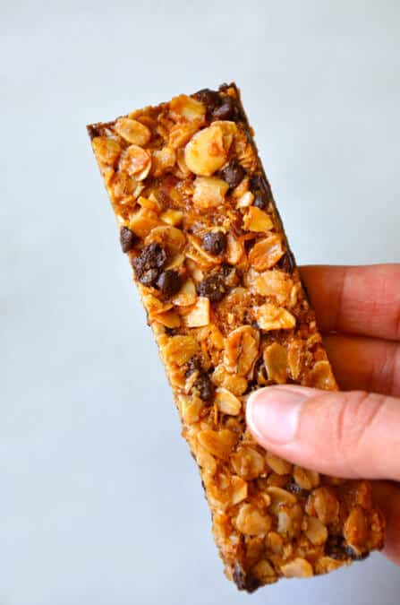 Easy Homemade Chocolate Chip Granola Bars #recipe