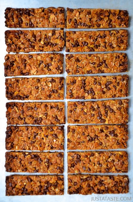 Easy Homemade Chocolate Chip Granola Bars #recipe