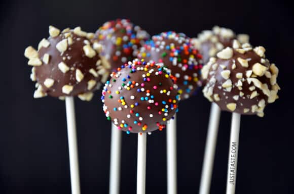 No-Bake Chocolate Cookie Pops Recipe