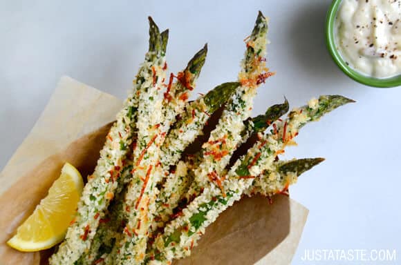 Cheesy Baked Asparagus Fries with Roasted Garlic Aioli Recipe