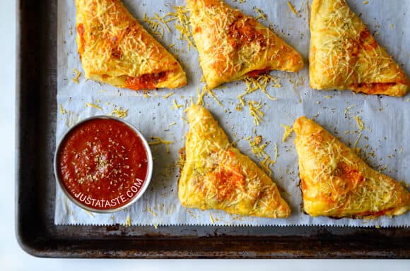 Cheesy Chicken Pizza Pockets Recipe on justataste.com