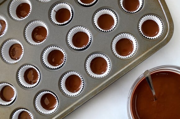 No-Bake Chocolate Cheesecake Cups recipe on justataste.com