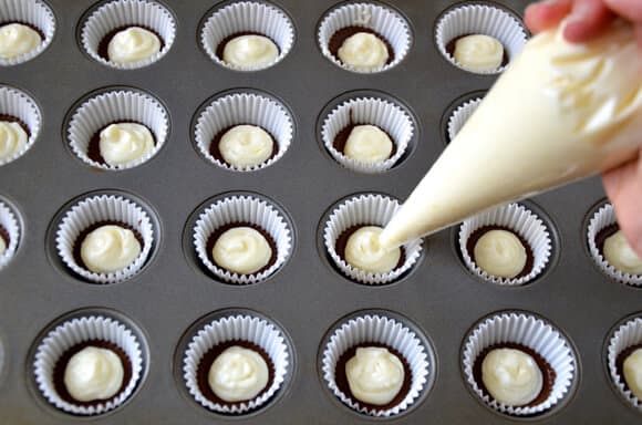 No-Bake Chocolate Cheesecake Cups recipe on justataste.com