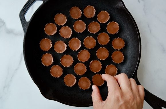 A cast-iron skillet with peanut butter cups