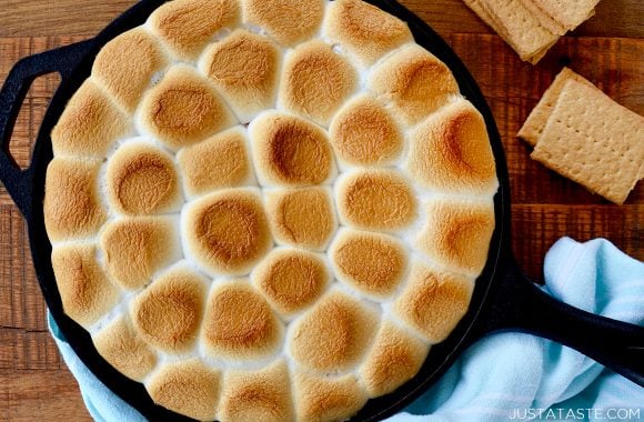 A skillet containing s'mores dip