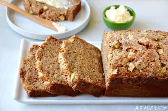 Apple Cinnamon Banana Bread Recipe