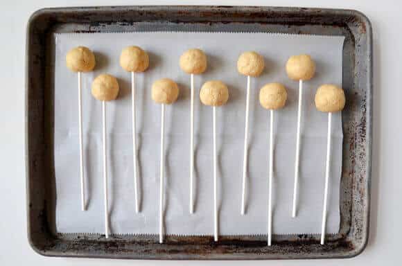 No-Bake Cheesecake Cookie Pops Recipe