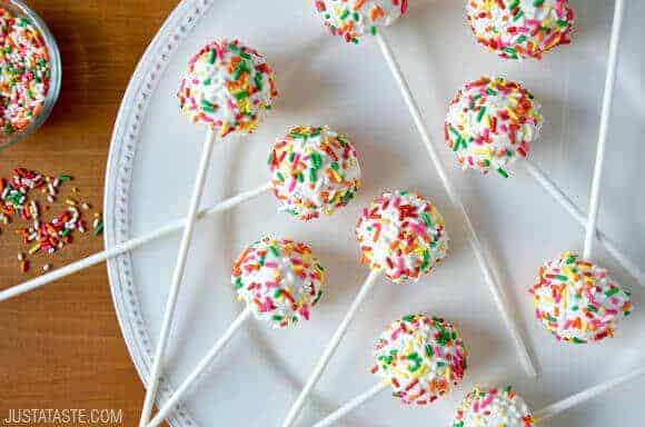 No-Bake Cheesecake Cookie Pops Recipe