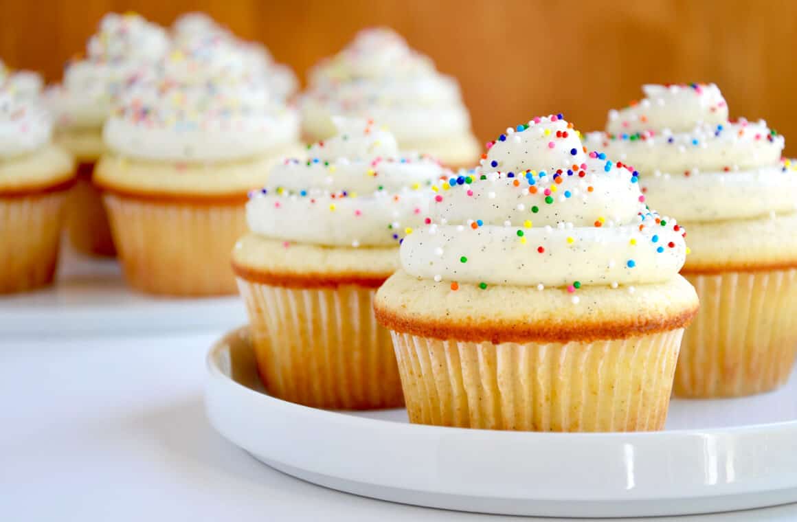 Vanilla Cupcakes With Vanilla Frosting Vanilla Cupcakes With Vanilla Frosting