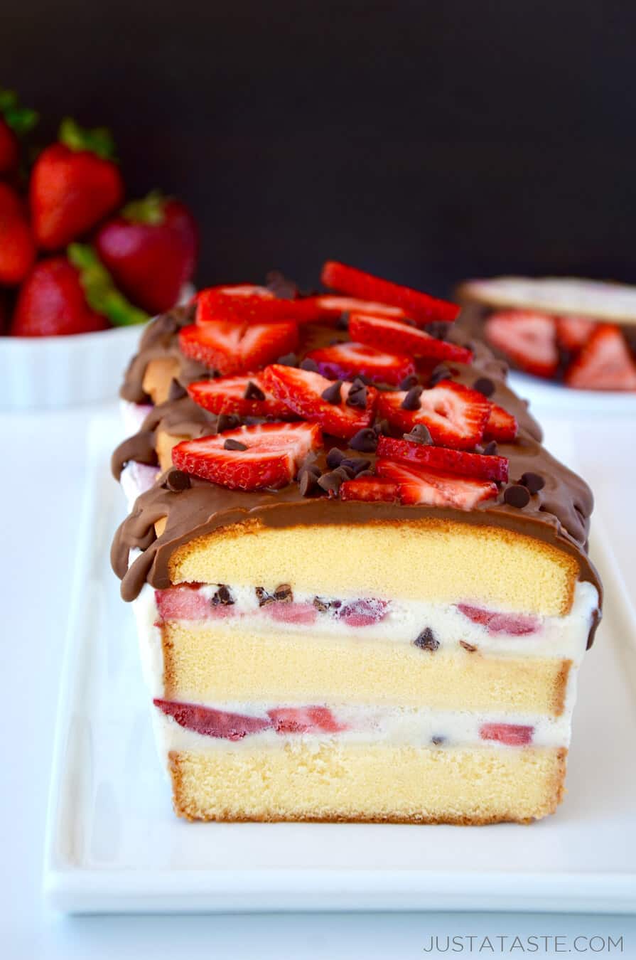 Quick and easy Ice Cream Cake Recipe - Mom vs the Boys