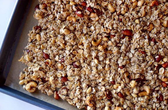 Easy Homemade Granola Recipe