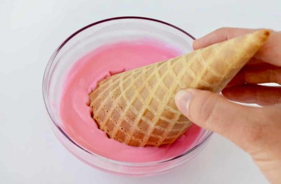 https://www.justataste.com/wp-content/uploads/2017/05/dipped-waffle-cones-580x380.jpg