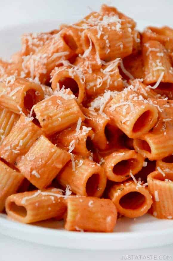 A close-up shot of vodka pasta with rigatoni noodles on a white plate