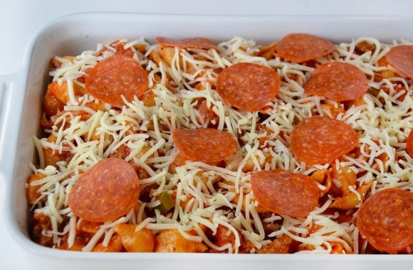 Baking dish with the best pepperoni pizza pasta