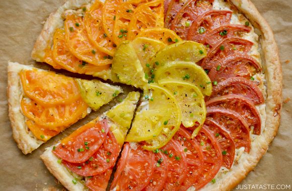 Best cheesy tomato tart with caramelized onions and fresh chives