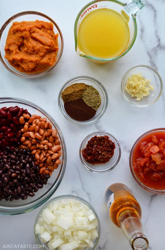 Small glass bowls containing the ingredients to make vegetarian chili