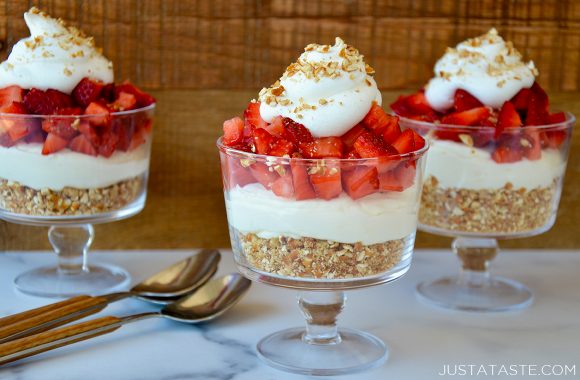 Easy Strawberry Pretzel Dessert Cups 