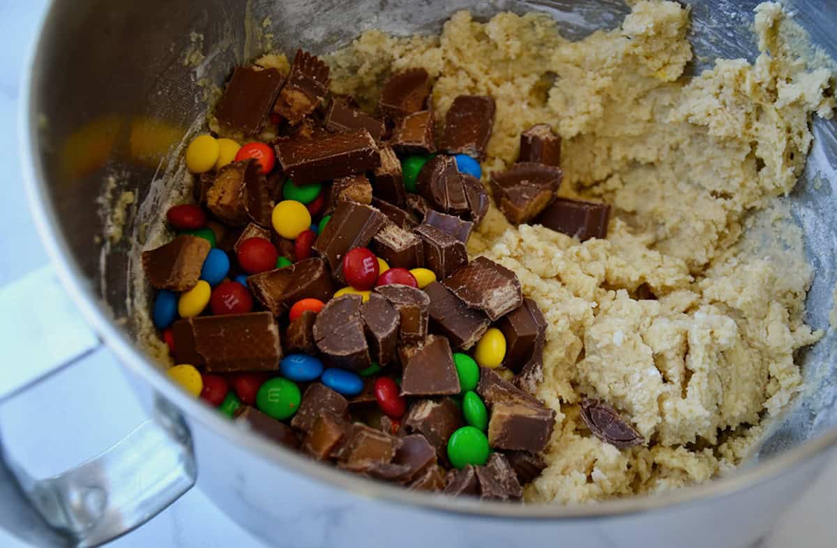 Cookie dough batter with chocolate pieces.