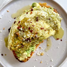 Pesto Eggs on Cheese Toast Recipe