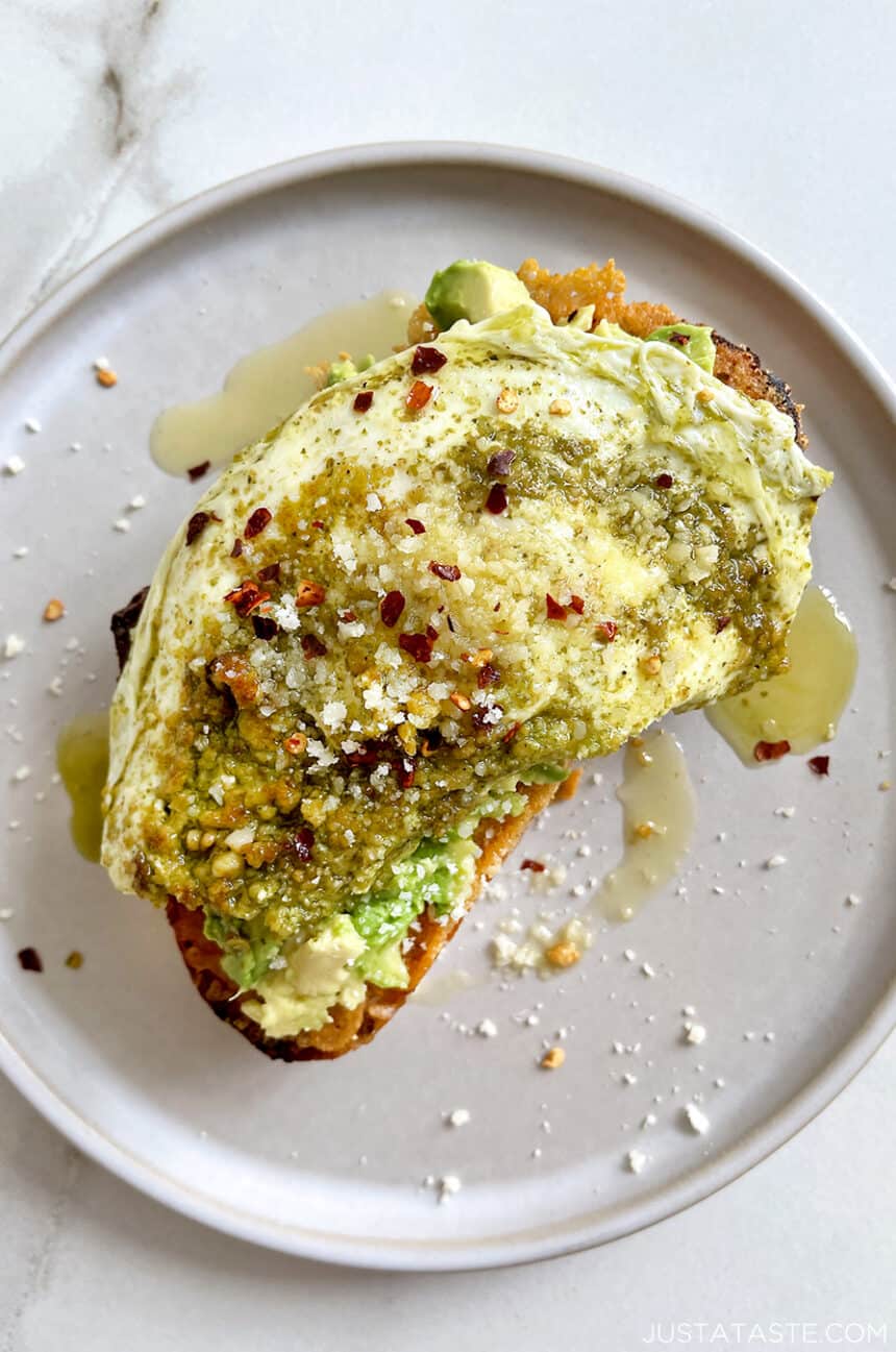 Pesto Eggs on Cheese Toast Recipe