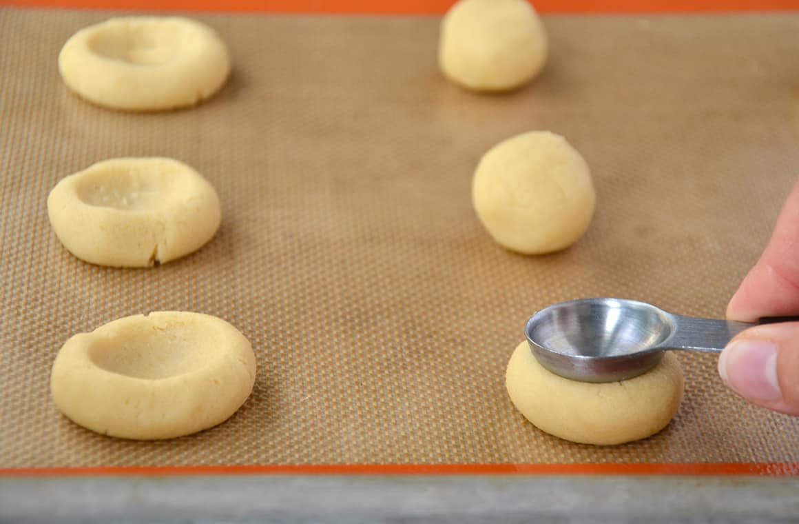 Cookies with indentations