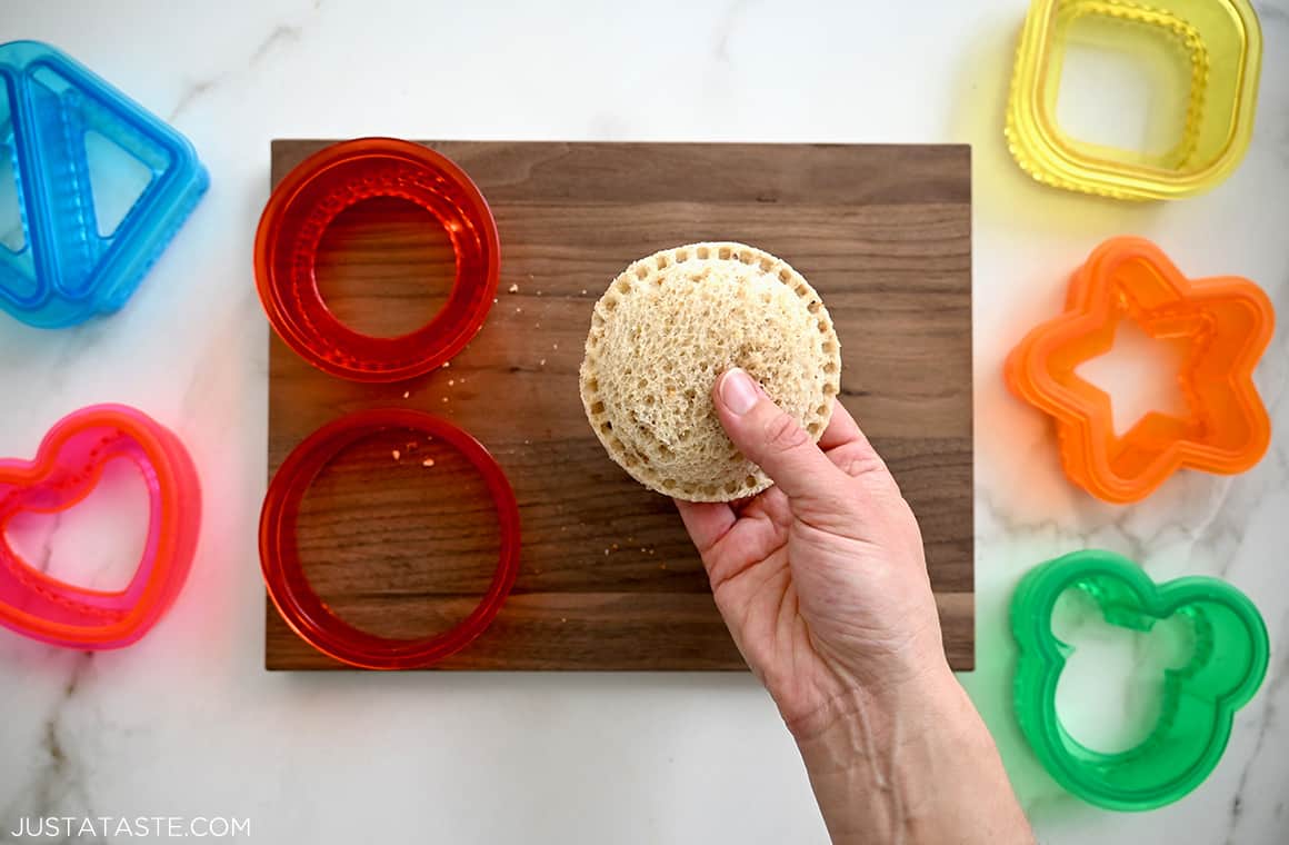 How to make stuffed sandwiches with a cookie cutter