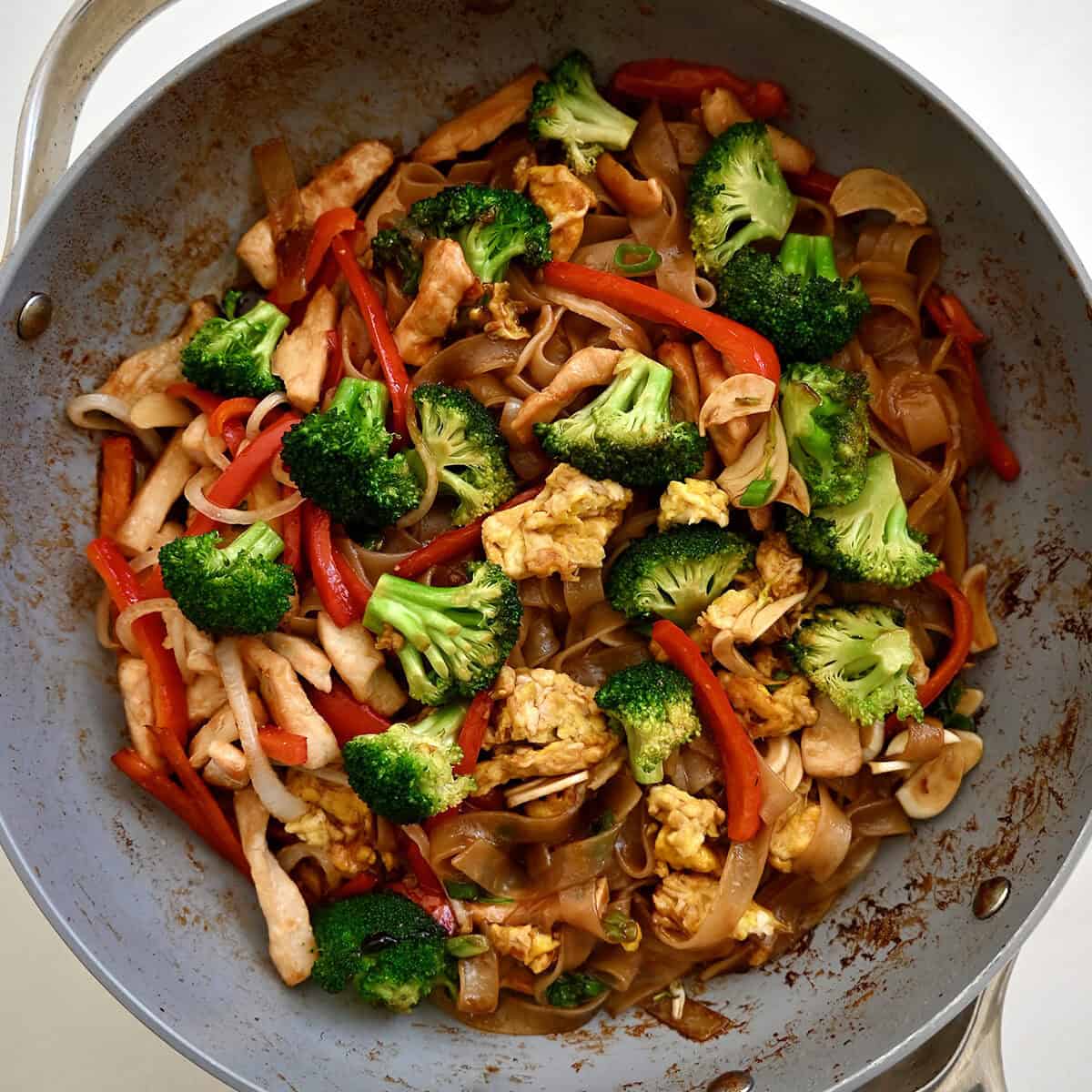 Drunken noodles in a skillet.