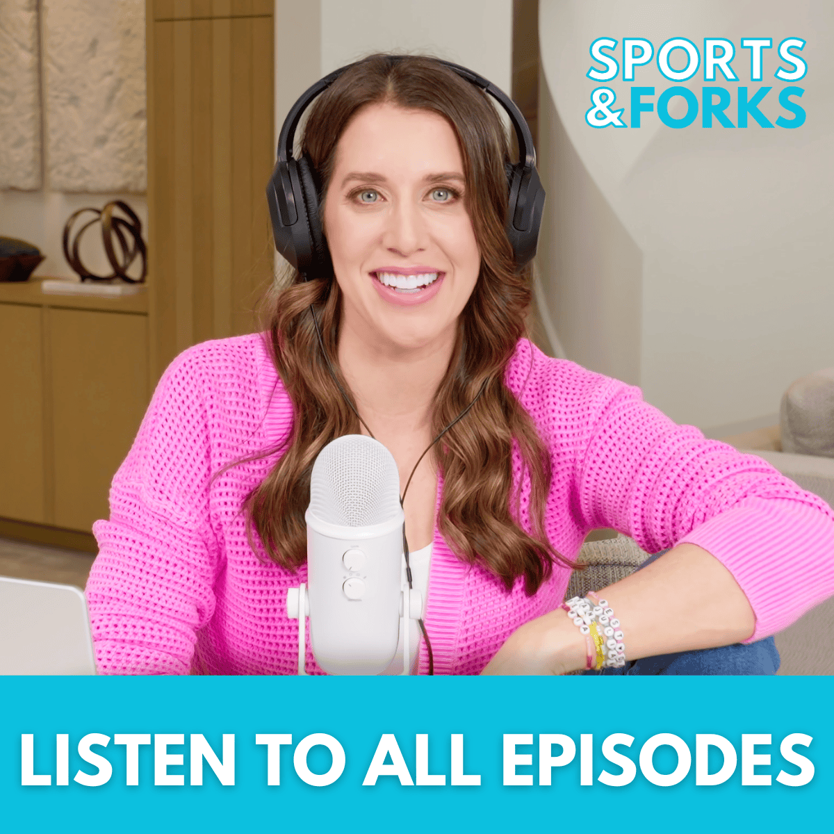 Kelly Senyei behind the mic of her podcast, Sports and Forks.