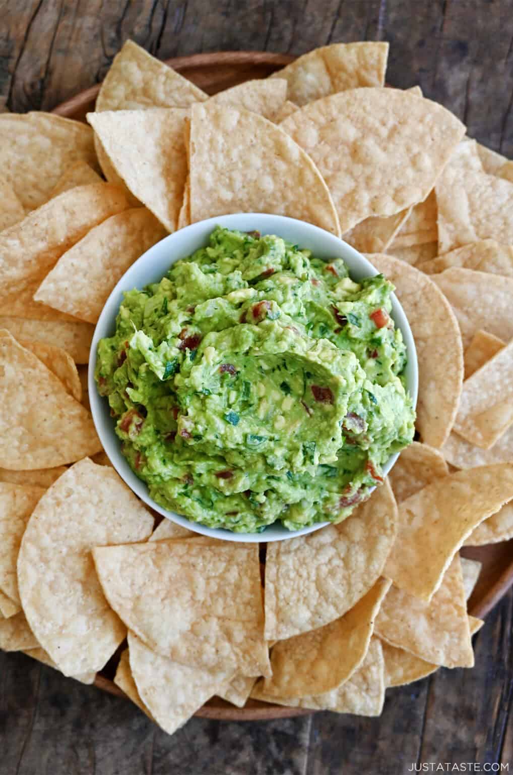 Best Authentic Guacamole Recipe (5 ingredients!)